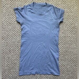 Lululemon short sleeve shirt